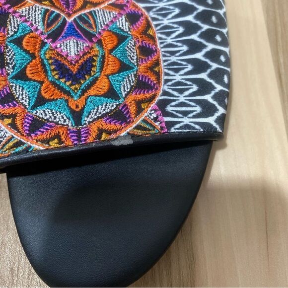 Trina Turk Embroidered Sandals Sz 7 - Picture 2 of 7